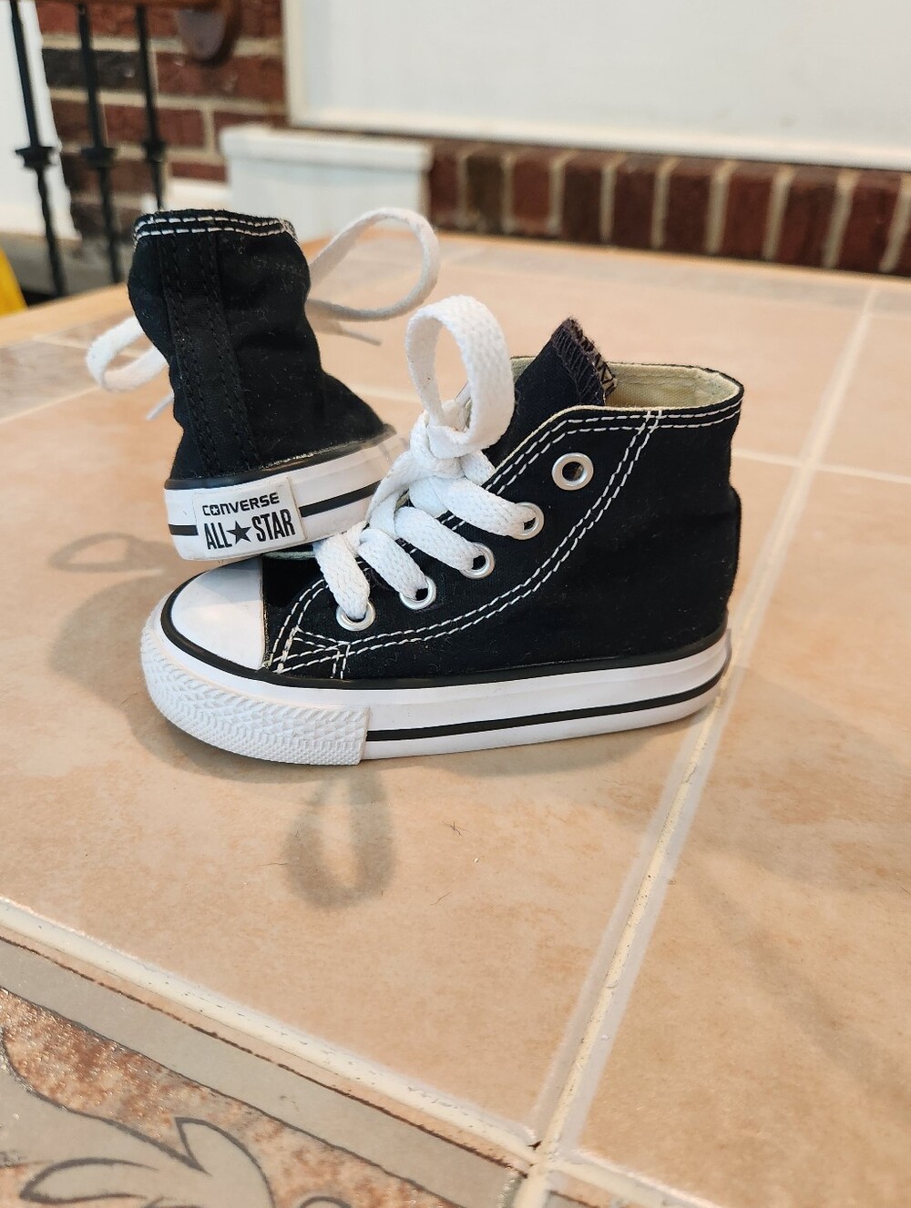 Size 5 Toddler Hightop Converse Sneakers